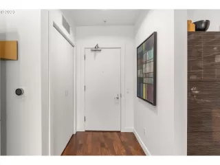 Photo #5: 23517283 Listing