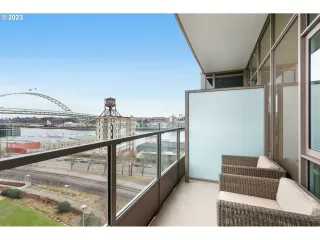 Photo #6: 23517283 Listing