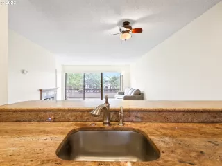 Photo #4: 23519464 Listing