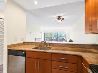 Photo #5: 23519464 Listing