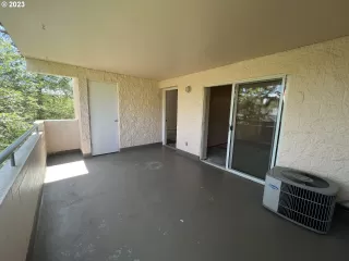 Photo #6: 23519551 Listing