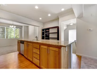 Photo #1: 23521018 Listing