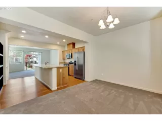 Photo #6: 23521018 Listing