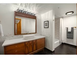 Photo #6: 23521878 Listing