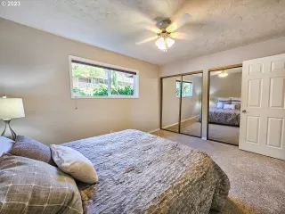 Photo #6: 23521981 Listing