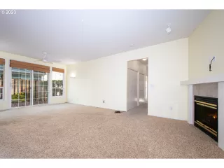 Photo #4: 23522006 Listing