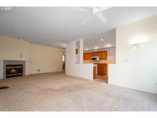 Photo #6: 23522006 Listing