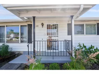 Photo #2: 23522877 Listing