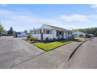 Photo #4: 23522877 Listing