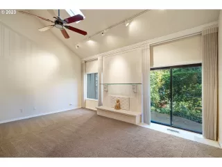 Photo #2: 23523140 Listing