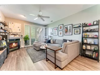 Photo #3: 23523965 Listing