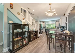 Photo #6: 23523965 Listing