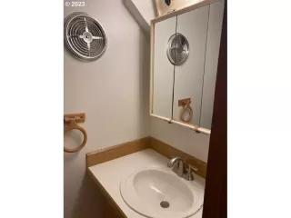 Photo #4: 23524062 Listing