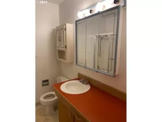 Photo #5: 23524062 Listing