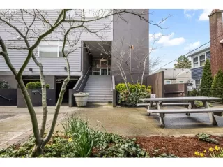 Photo #4: 23525063 Listing