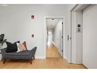 Photo #6: 23525063 Listing