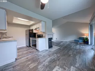 Photo #4: 23525903 Listing