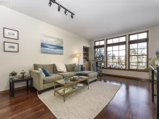Photo #2: 23525975 Listing