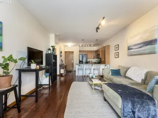 Photo #4: 23525975 Listing