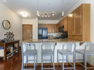 Photo #6: 23525975 Listing