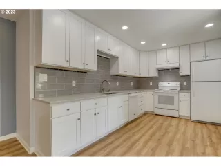 Photo #2: 23526322 Listing