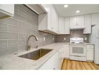 Photo #3: 23526322 Listing