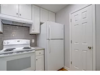 Photo #4: 23526322 Listing