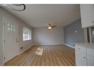 Photo #6: 23526322 Listing