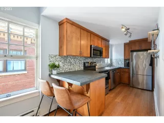 Photo #3: 23526768 Listing