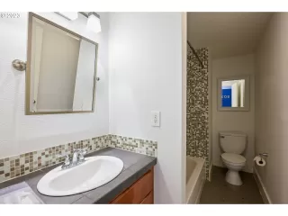 Photo #5: 23526768 Listing