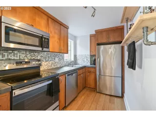 Photo #6: 23526768 Listing