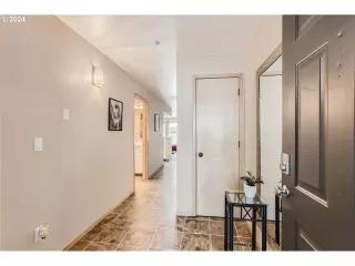 Photo #2: 23527047 Listing