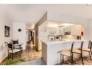 Photo #6: 23527047 Listing