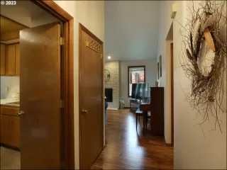 Photo #2: 23527907 Listing