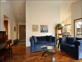 Photo #3: 23527907 Listing