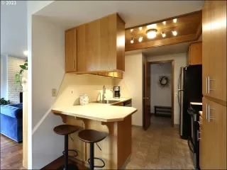 Photo #6: 23527907 Listing