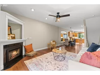 Photo #2: 23527934 Listing