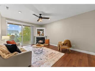 Photo #3: 23527934 Listing