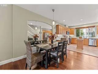 Photo #5: 23527934 Listing