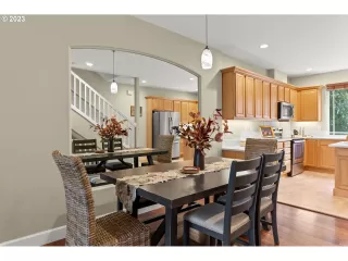 Photo #6: 23527934 Listing