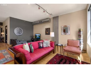 Photo #5: 23528230 Listing