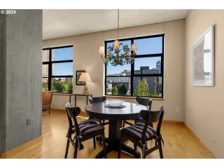 Photo #6: 23528230 Listing