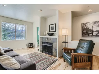 Photo #2: 23528346 Listing 