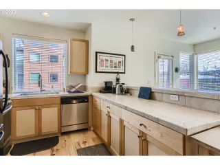 Photo #5: 23528346 Listing 