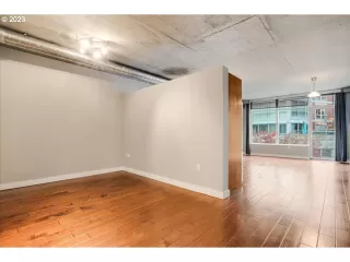 Photo #3: 23528650 Listing