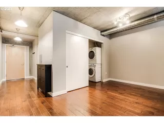 Photo #4: 23528650 Listing