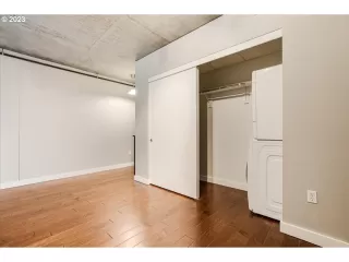 Photo #5: 23528650 Listing