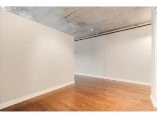 Photo #6: 23528650 Listing