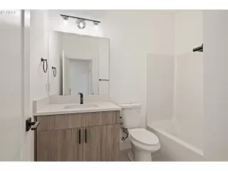 Photo #3: 23528997 Listing