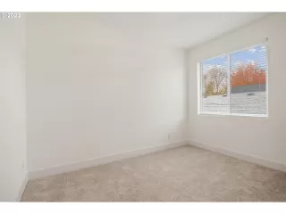 Photo #4: 23528997 Listing